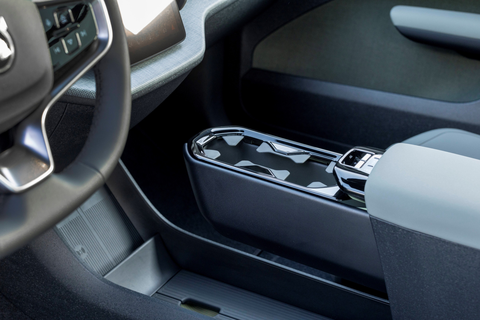 SMALL_339602_Volvo_EX30_Cross_Country_interior